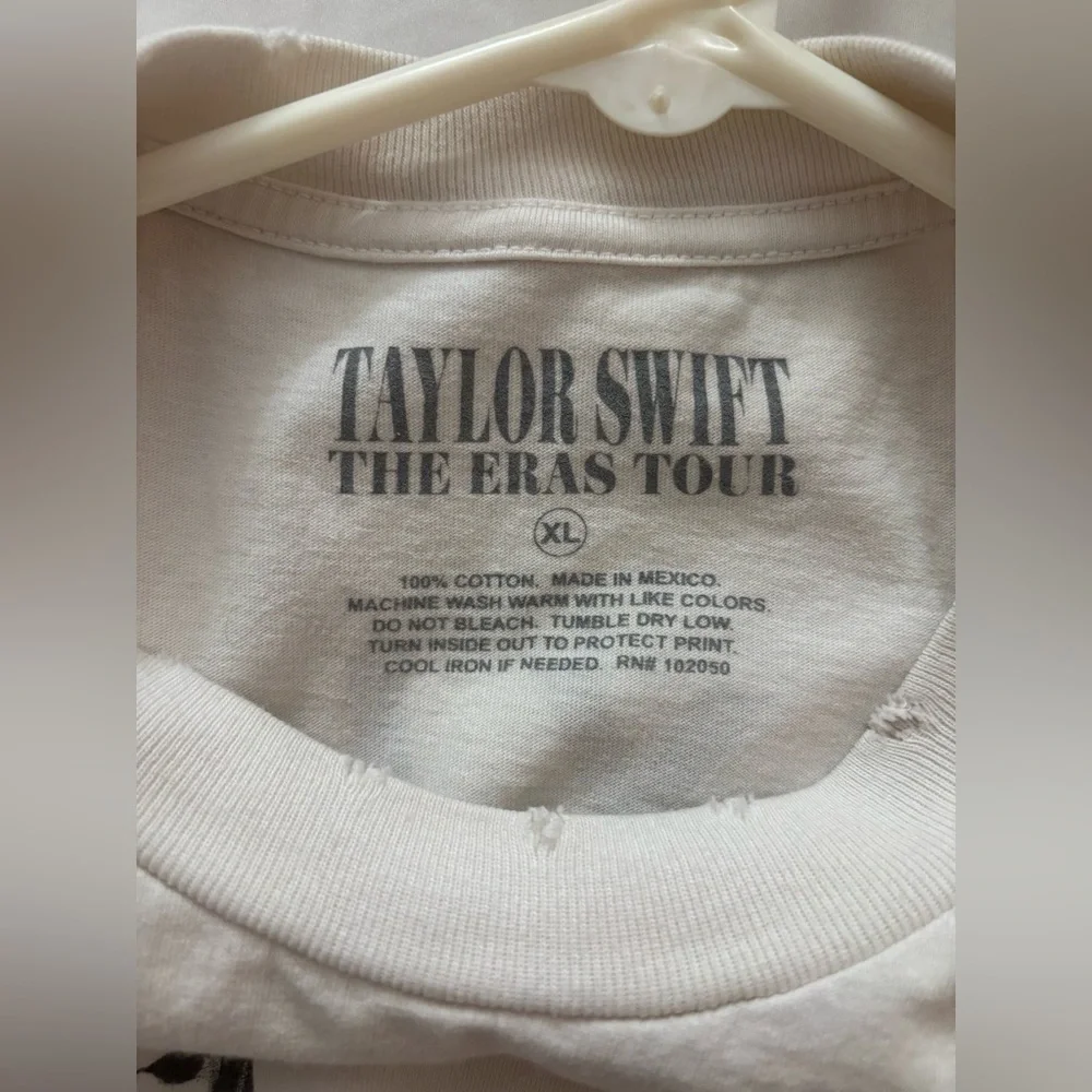 Taylor Swift The Eras Tour Distressed Oversized T-Shirt White & Gray Size XL - Picture 4 of 4